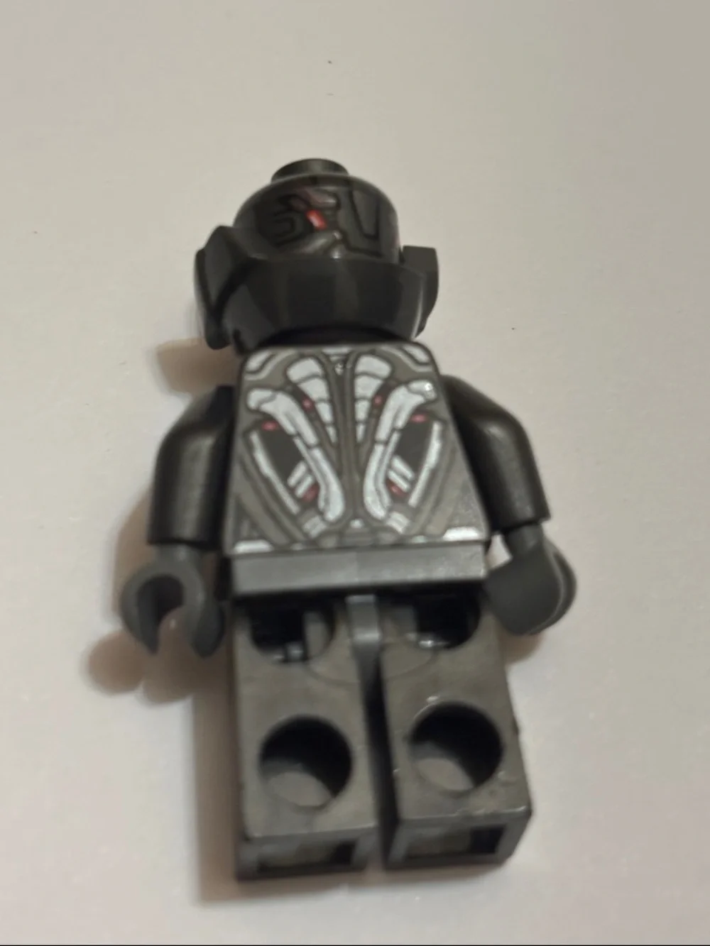 LEGO Black Cyborg Minifigure with Red Accents - Picture 6 of 7